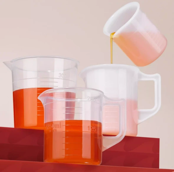 Plastic beakers1